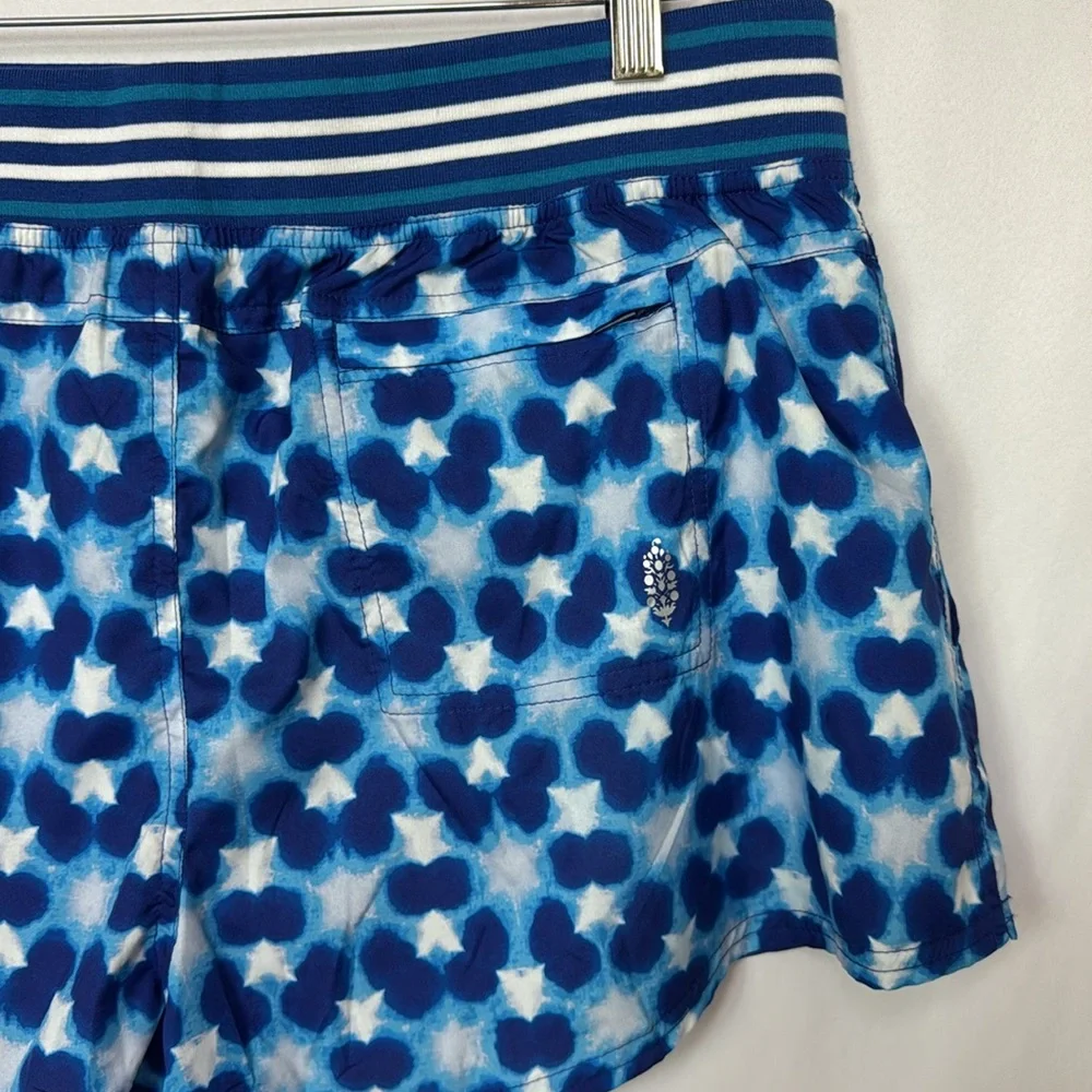 Free People Movement Pleated Shorts Size XL‎ Blue White Women’s High Rise